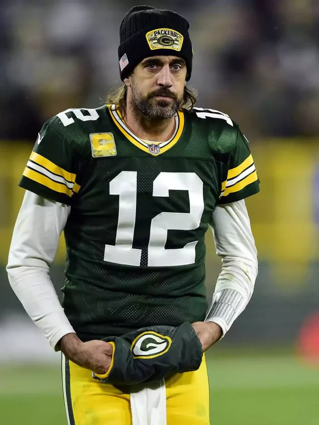 Aaron Rodgers Struggles Early Against Vikings